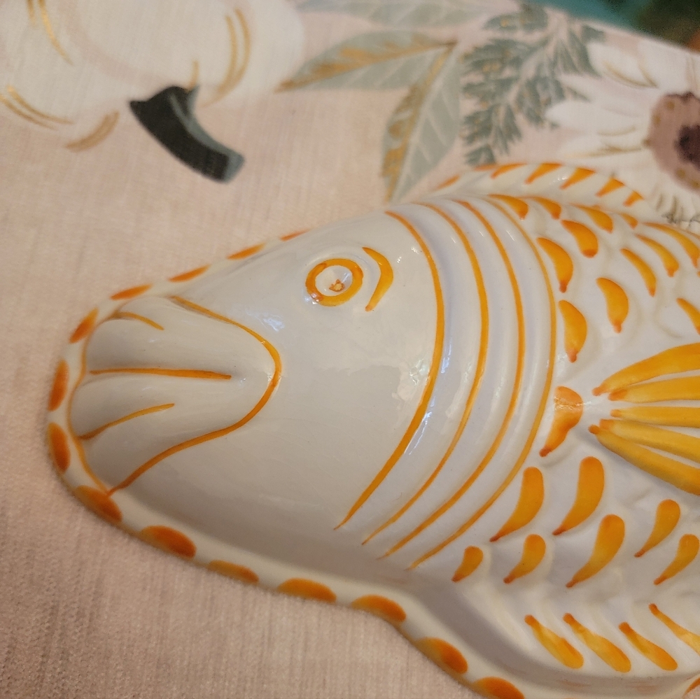 Bassano Ceramiche ABC Made In Italy Ceramic White & Gold Large Smiling Fish Mold - Picture 3 of 13